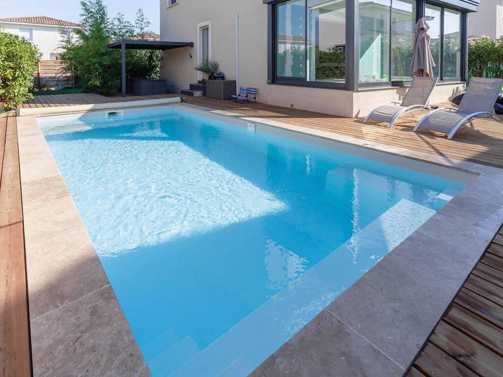 installation moyenne piscine coque 66 perpignan modele maupiti rectangle fond plat z spa piscine pyrenees orientales